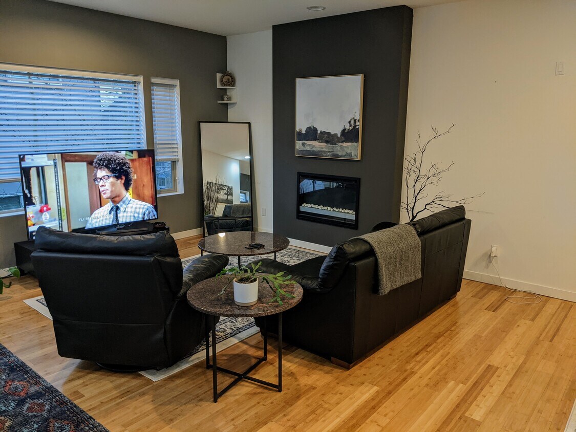 living room - 321 21st Ave (Seattle, WA)