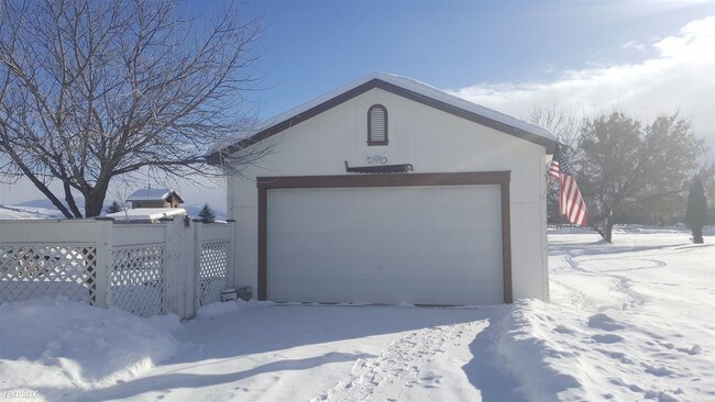 Building Photo - 5840 Primrose Dr