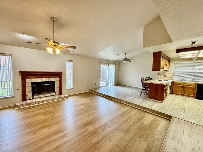 Building Photo - Charming 3 Bedroom 2 Bath Home for Rent in the Ranchwood Estates