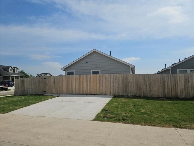 Building Photo - 144 Sormonne Lp