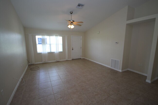 Foto del edificio - Lovely, Spacious 2 Bedroom, 2 Bathroom Hom...
