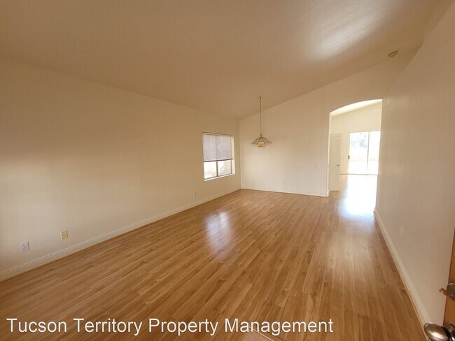 Building Photo - 3 br, 2 bath House - 10040 E. English Wood...