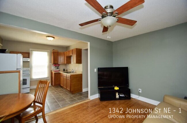 Foto del edificio - 1342 Johnson St NE