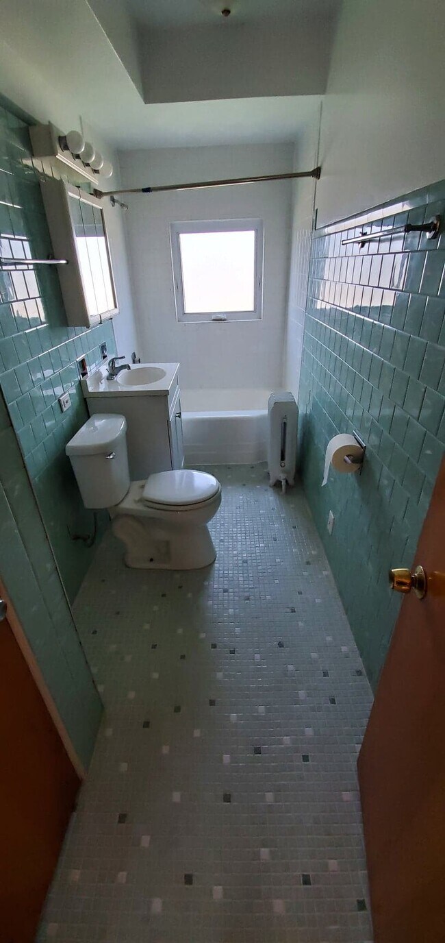 Foto del edificio - 5524 N Mobile Ave