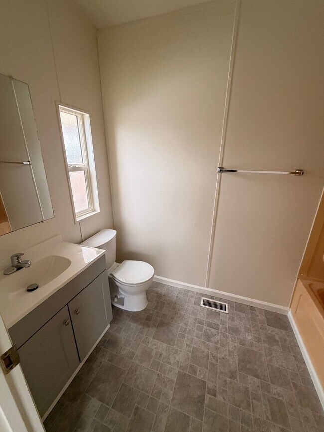 Foto del edificio - ~Great Updated 3 Bedroom Home in Green~