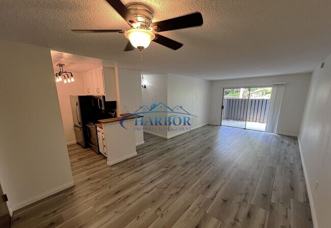 Foto del edificio - Beautiful Upstairs 1 Bedroom 1 Bath Condo