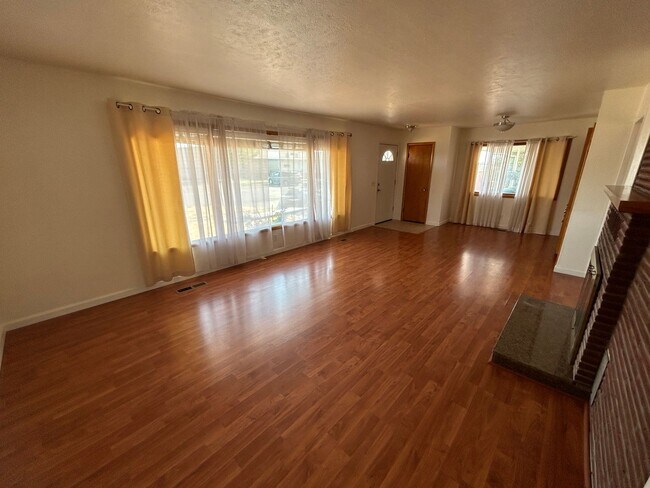 Foto del edificio - Beautiful Ranch style 3 bed/2 bath home - ...
