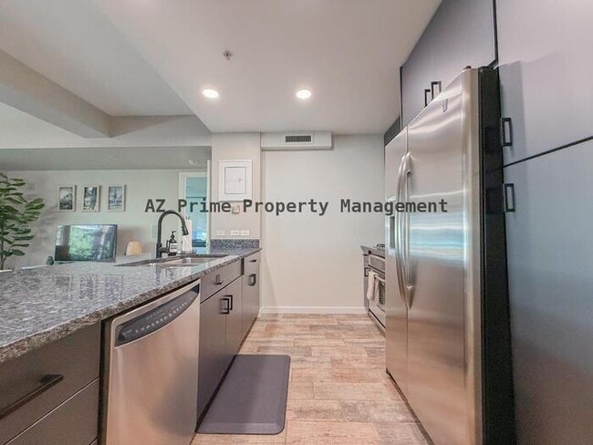 Building Photo - 7137 E Rancho Vista Dr