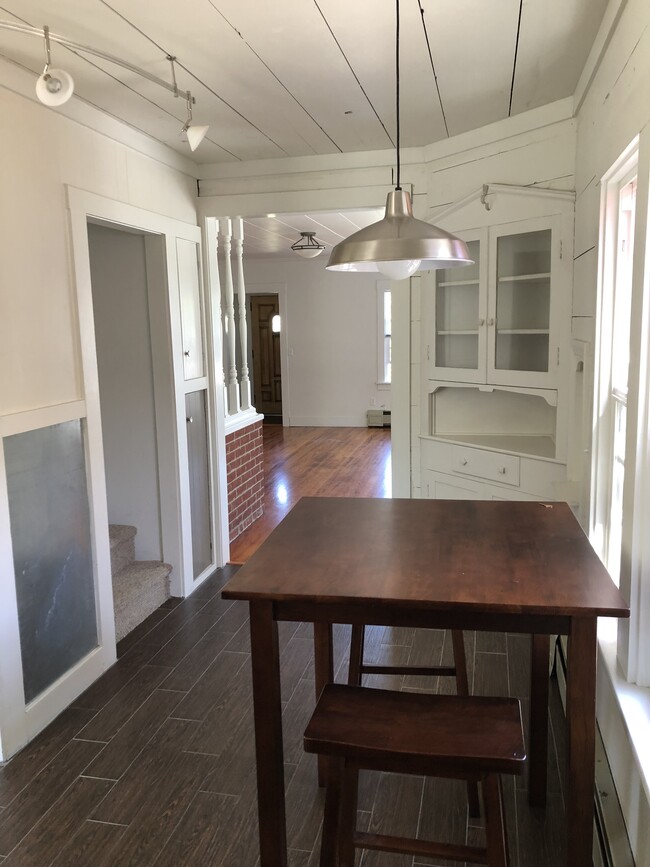 Building Photo - 1059 Main St