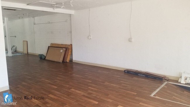 Building Photo - Studio, 1 bath Condo - Mini Market
