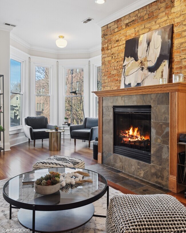 Foto del edificio - 3907 N Damen Ave