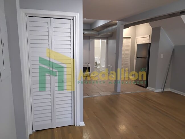 Building Photo - Updated 2-Bedroom Loft-Style Unit in Wicker Park