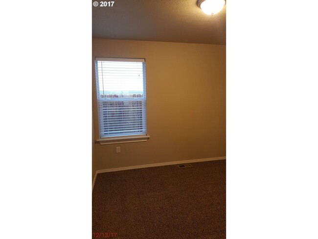 Building Photo - River View