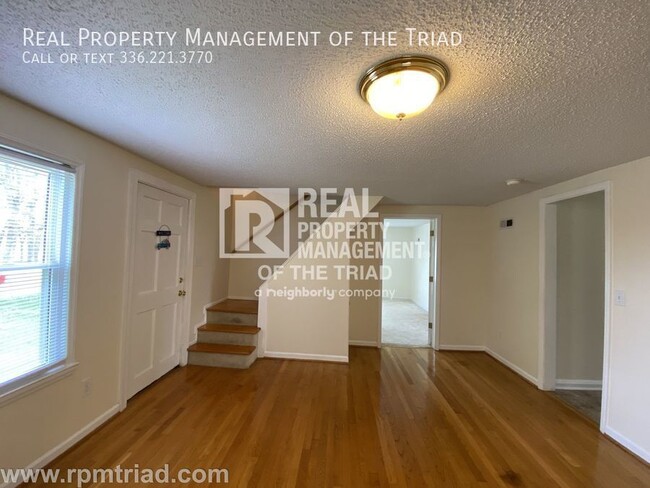 Building Photo - 2BR/1BA W/Loft in Walkertown!
