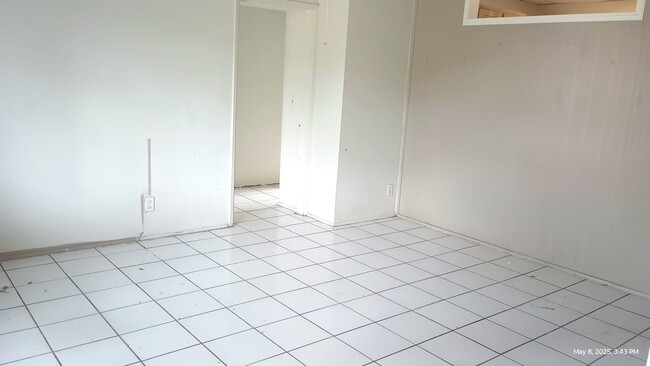 Building Photo - 3 bedrooms near the beach