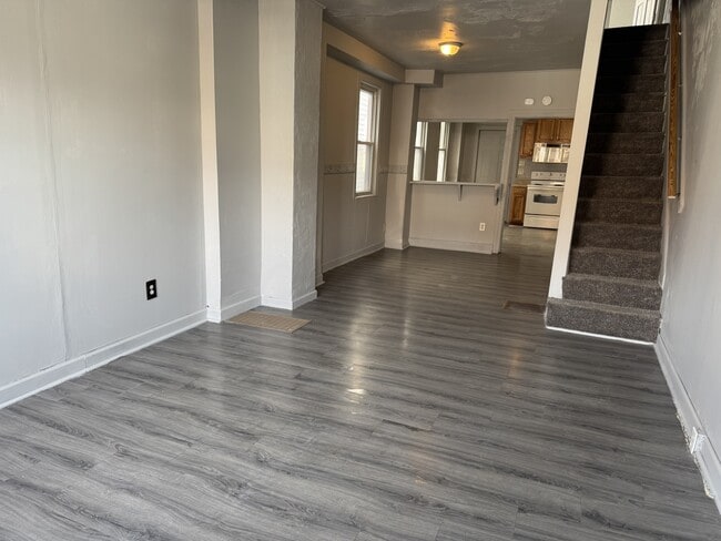 Building Photo - 644 W Mason Ave