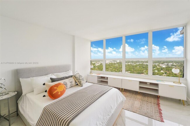 Foto del edificio - 780 NE 69th St