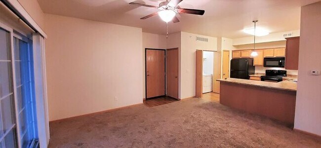 Building Photo - 205 Prairie Rose Ln