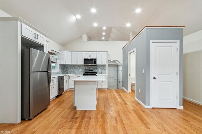 Building Photo - 2 br, 2 bath House - 3 Princeton Ave Unit 2