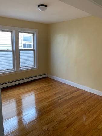 Building Photo - 14 Standish St