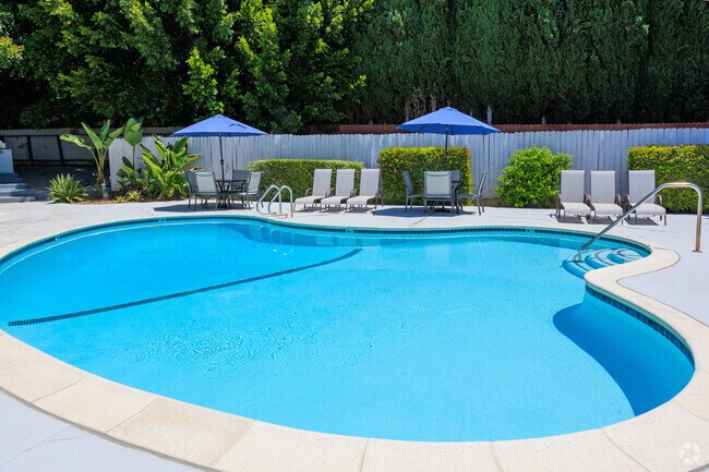 Piscina - Malibu Apartments