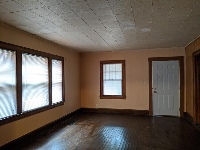 Building Photo - 205 Adams St