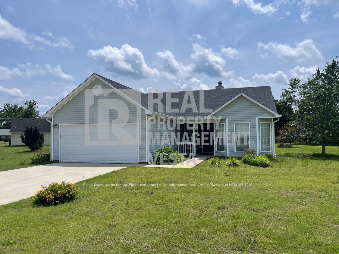 Primary Photo - Spacious Three Bedroom House in Hartley Br...