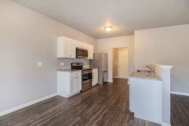 Building Photo - 2882 Jordan River Dr