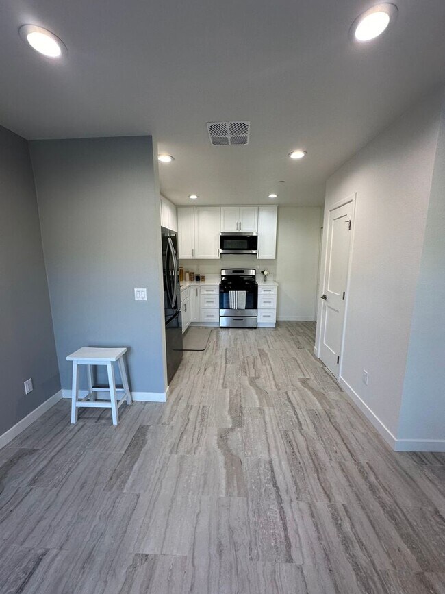 Foto del edificio - 1451 W Almond Ave