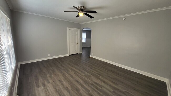 Foto del edificio - 402 N Bradley Ave