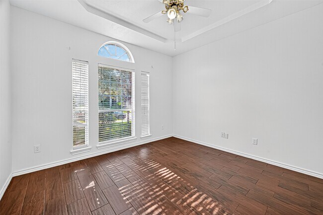 Foto del edificio - 7410 Cypress Bluff Dr