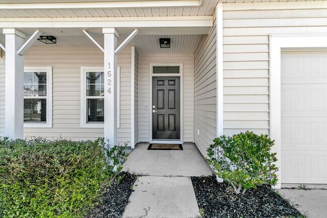 Foto del edificio - 1624 Shady Pine Rd