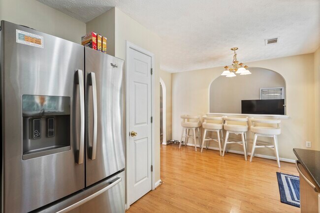 Foto del edificio - 2260 Winthrope Way Dr