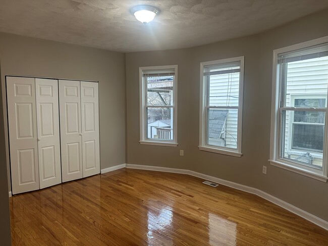 Building Photo - 68 Bellevue St