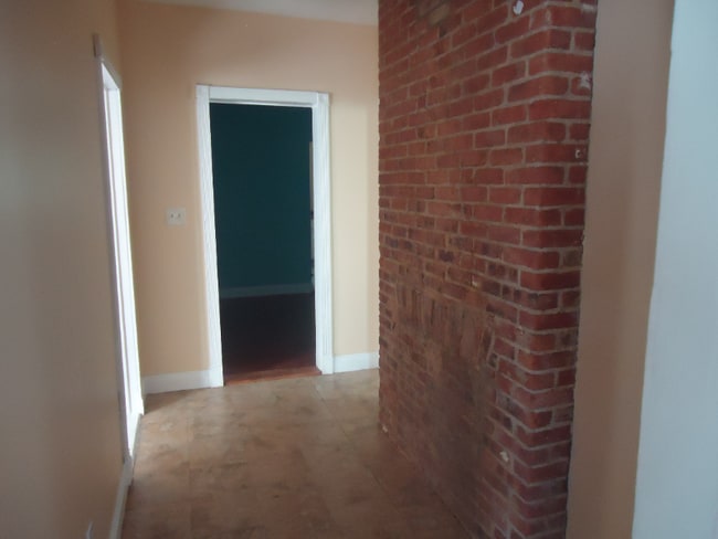 Building Photo - 146 Hudson Ave