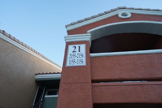 Foto del edificio - SHOWINGS AVAILABLE NOW