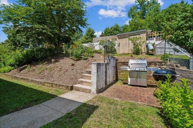 Foto del edificio - Cozy 3BE/2.5BA Colonial in Takoma Park with screened porch!