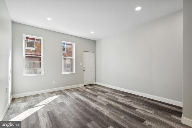 Foto del edificio - 2530 N Douglas St