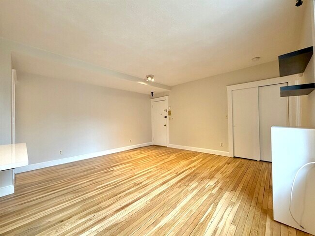 Building Photo - 110 Lanark Rd