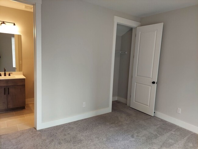 Building Photo - New Construction Executive Rental Availabl...