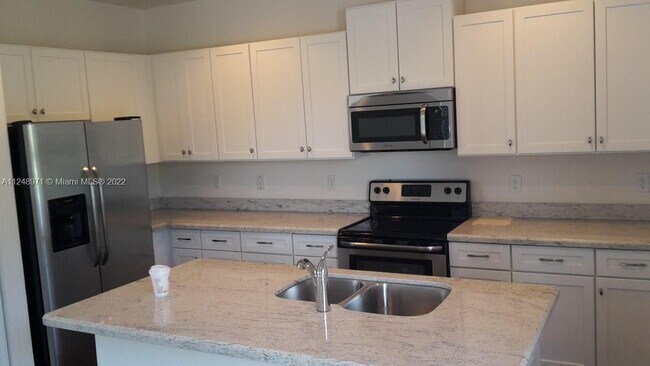 Building Photo - 3333 NW 11th Ave  3333 Pompano Beach Fl 33064