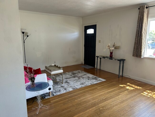 Living Room - 13419 Stanbridge Ave