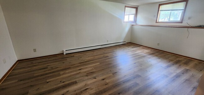 Building Photo - 2 bedroom 1 bath basement apartment