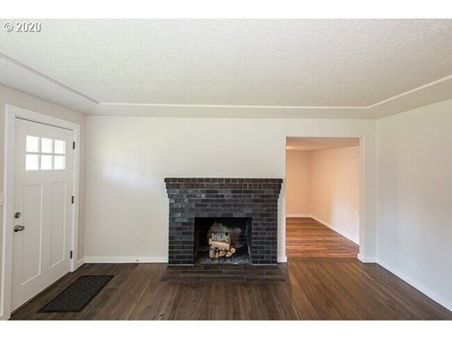 Building Photo - 18641 NE Everett Ct