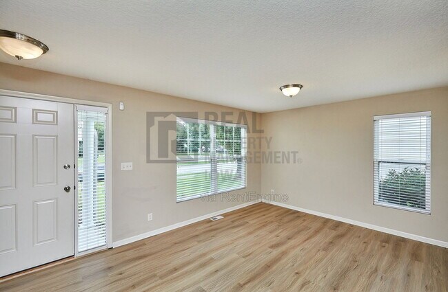 Foto del edificio - 1450 SE Rosewood Ct