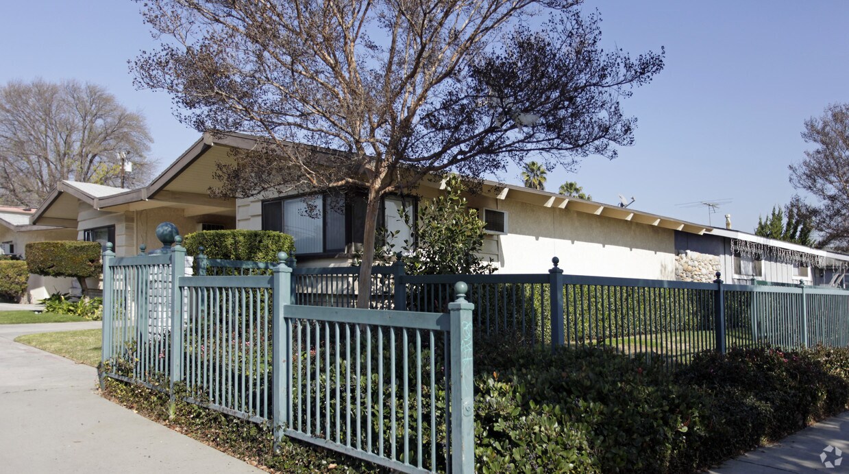 Building Photo - 1162-1168 W Stoneridge Ct