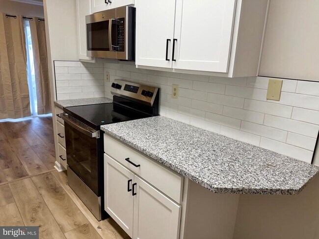 Building Photo - 405B Mulberry Cove