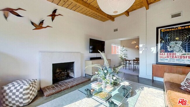 Building Photo - 1237 Montecito Dr