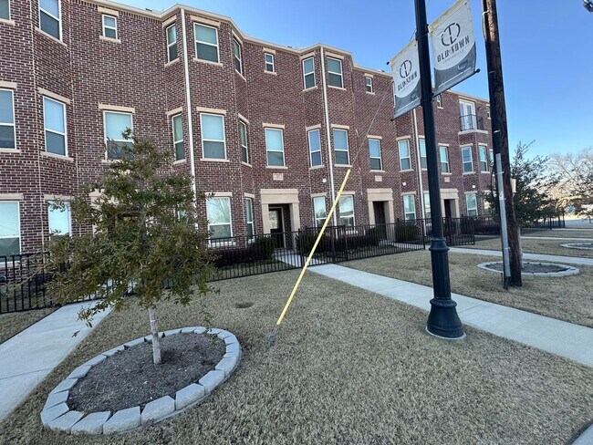 Foto del edificio - Luxury Townhouse in Heart of Lewisville