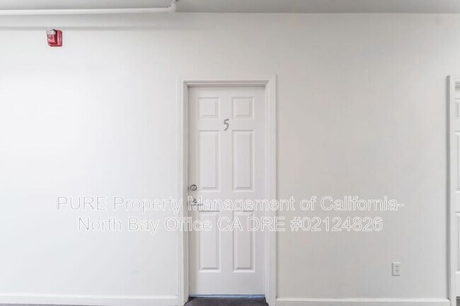Building Photo - 154 Railroad Ave